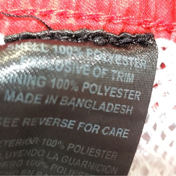 Red Star-Patterned Men's Shorts - Picture 9 of 10